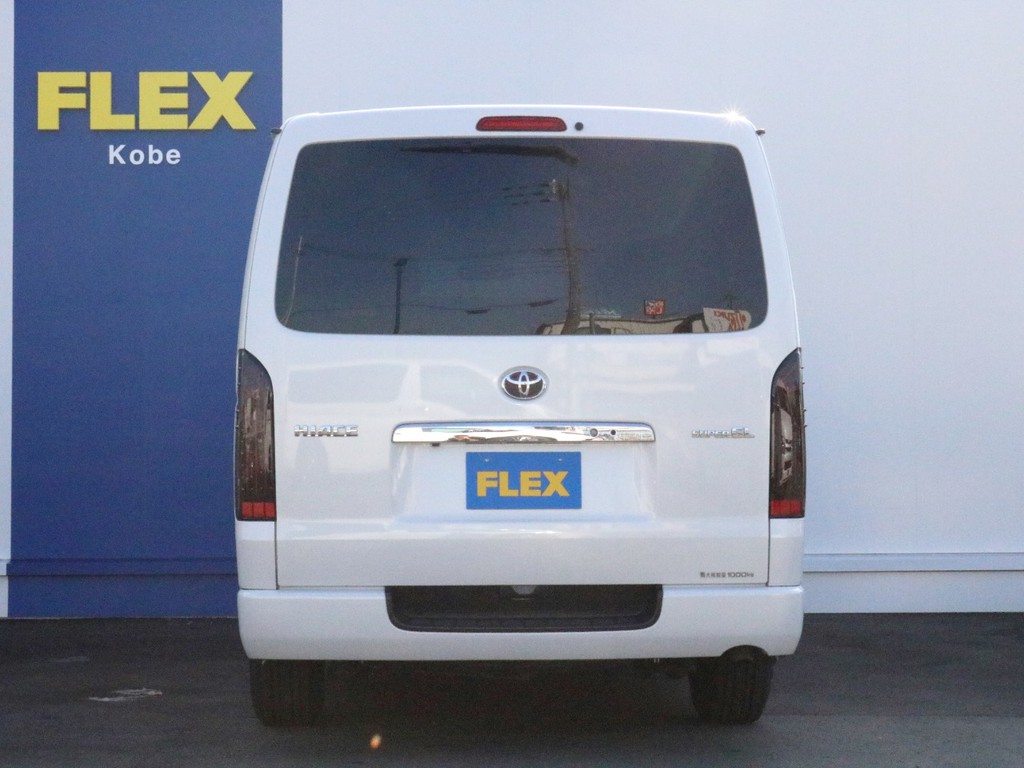 ハイエースをお探しならＦＬＥＸ神戸店へ！　神戸店の展示車両は勿論の事、全国のＦＬＥＸが保有するハイエースの中から貴方にぴったりの一台をお探し致します！
