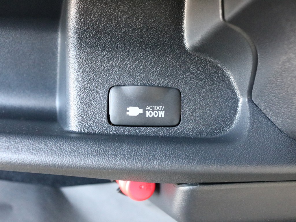あると便利なアクセサリーコネクター（AC100ｖ）も設置されています！