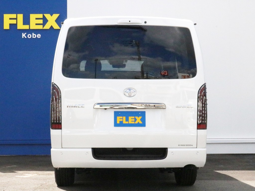 全国陸送歓迎！　FLEX神戸店に展示中の車両は勿論、全国のFLEXが保有する車両の中から貴方にぴったりの一台をお探し致します！　ハイエースをお探しならまずはFLEXハイエース神戸店へ！