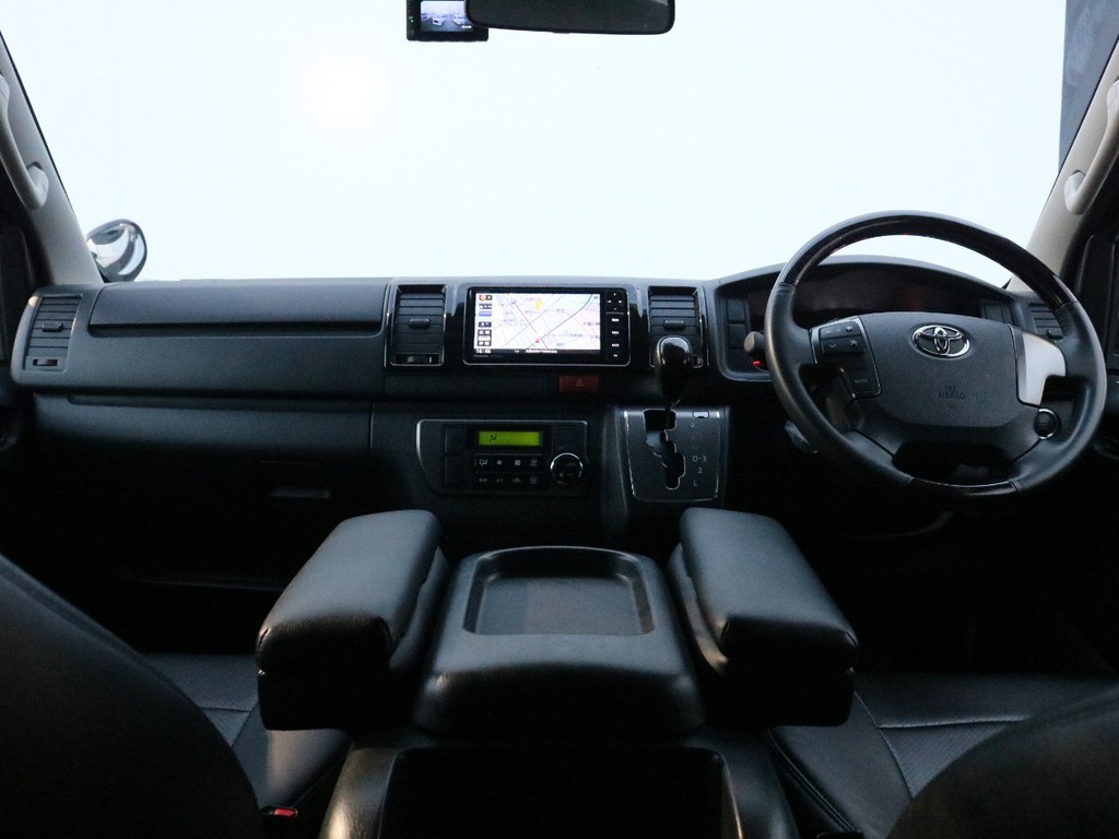 走行34000kmの低走行で内外装の状態も良好！ 新車時メーカーオプションの両側自動ドアも完備！ 内外装ドレスアップパーツから電装品まで充実の装備内容です。全国陸送＆納車も可能です！