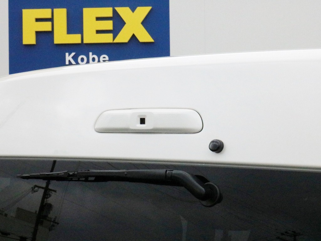 6型から新たに加わったメーカーオプション3種、デジタルインナーミラー、パノラミックビューモニター、インテリジェントクリアランスソナーは全て完備しています！