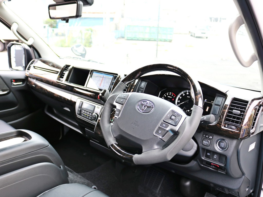 ハイエースワゴンGL　６型　2WD　トヨタセーフティセンス搭載モデル！　新しく追加されたメーカーオプション３種を完備した車両に、品質の高いパーツをセレクトしたコンプリートナビパッケージです！