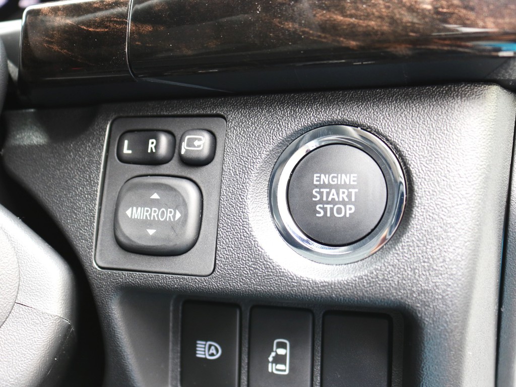 プッシュスタート＆オートハイビーム＆パワースライドドア完備！