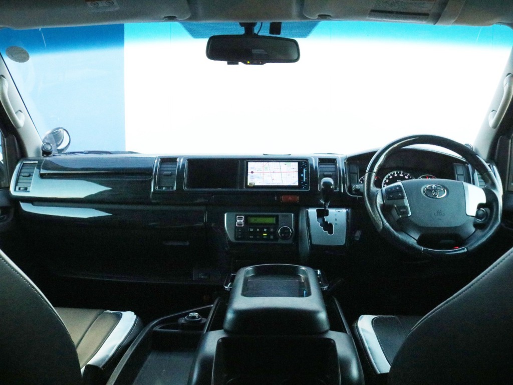 ワンオーナー車！　ＬＥＤヘッドライト・パワースライドドア・バックカメラ内蔵自動防眩ミラー等の新車時メーカーオプションも多数完備！内外装ドレスアップパーツも快適装備も充実の一台です！