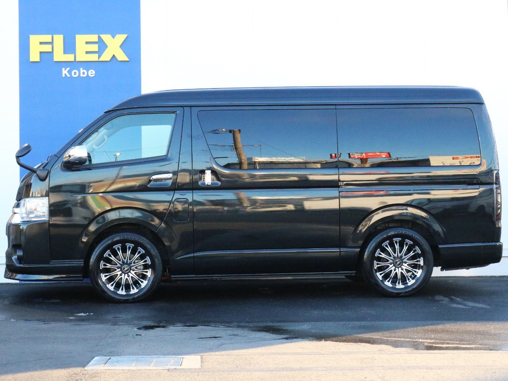 車高はノーマルですが、実は足回りにはコンフォートショックアブソーバー、フロント強化スタビライザー、リヤ強化スタビライザー（３つともユーアイ）を装着済みです。乗り心地への強い拘りが窺えます。