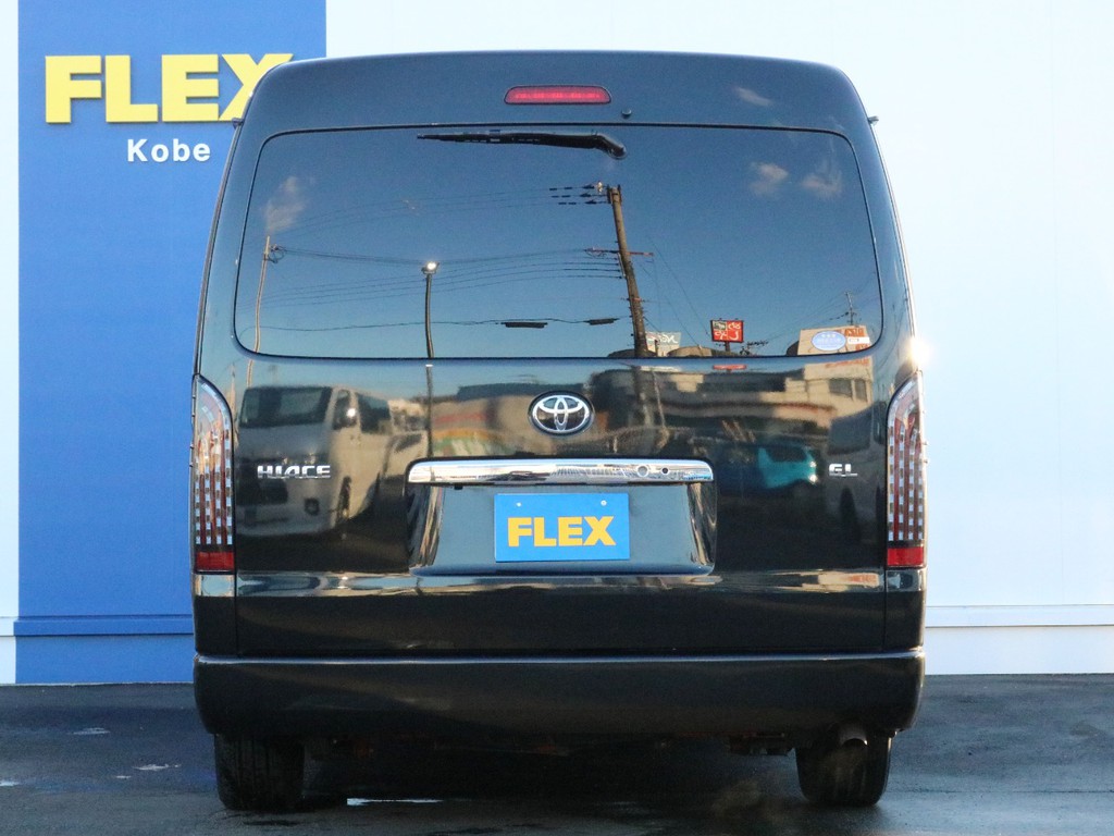 文字通り希少中古車です！　ハイエースをお探しならＦＬＥＸ神戸店へ！　神戸店の展示車両は勿論の事、全国のＦＬＥＸが保有するハイエースの中から貴方にぴったりの一台をお探し致します！