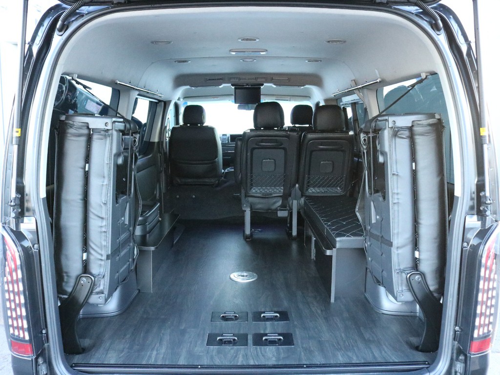 ４列目シートを跳ね上げることによって広大なラゲッジスペースが確保出来ます。荷物を載せるのもトランポスペースとして活用するのも貴方次第！