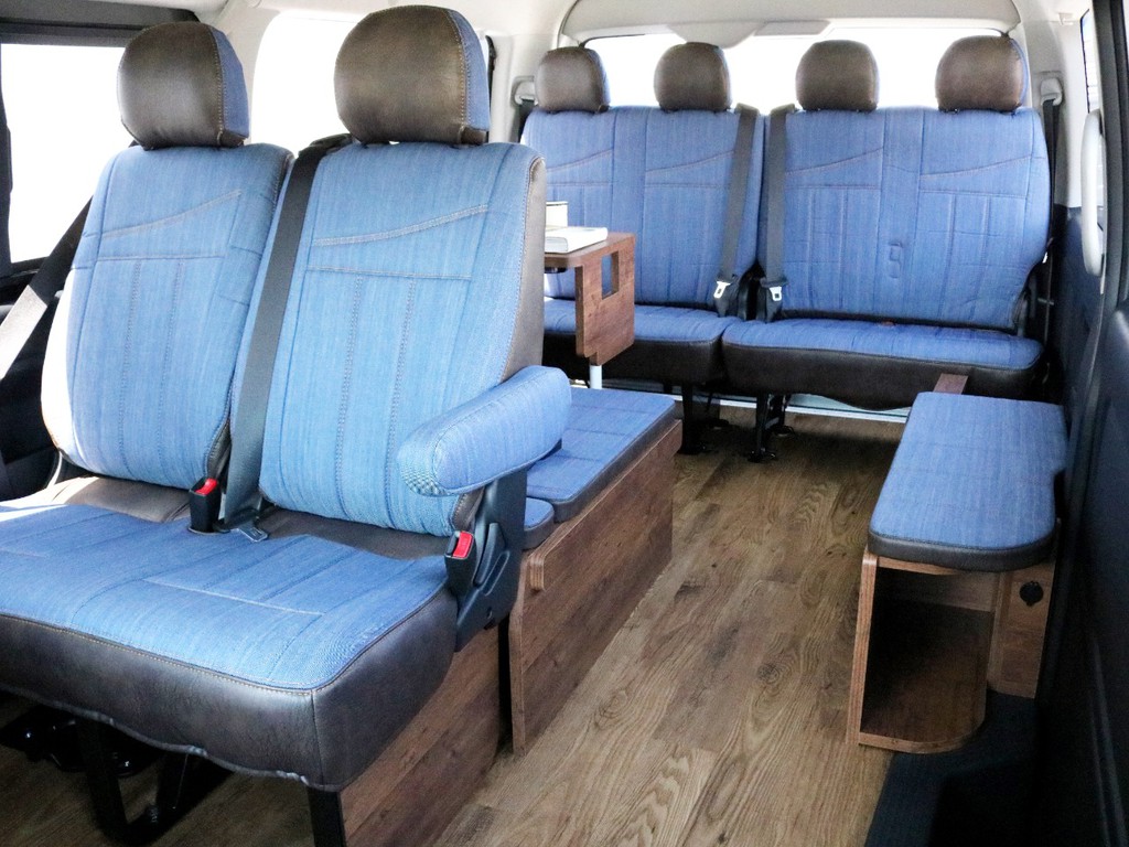 セカンドシートもデニムシートカバー装着済みです。車内全体に統一感が出ていますね。