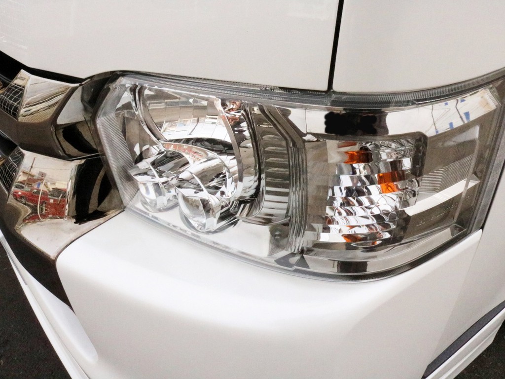 ダークプライムなのでLEDヘッドライトも標準装備されています。夜道を明るく照らしてくれます。