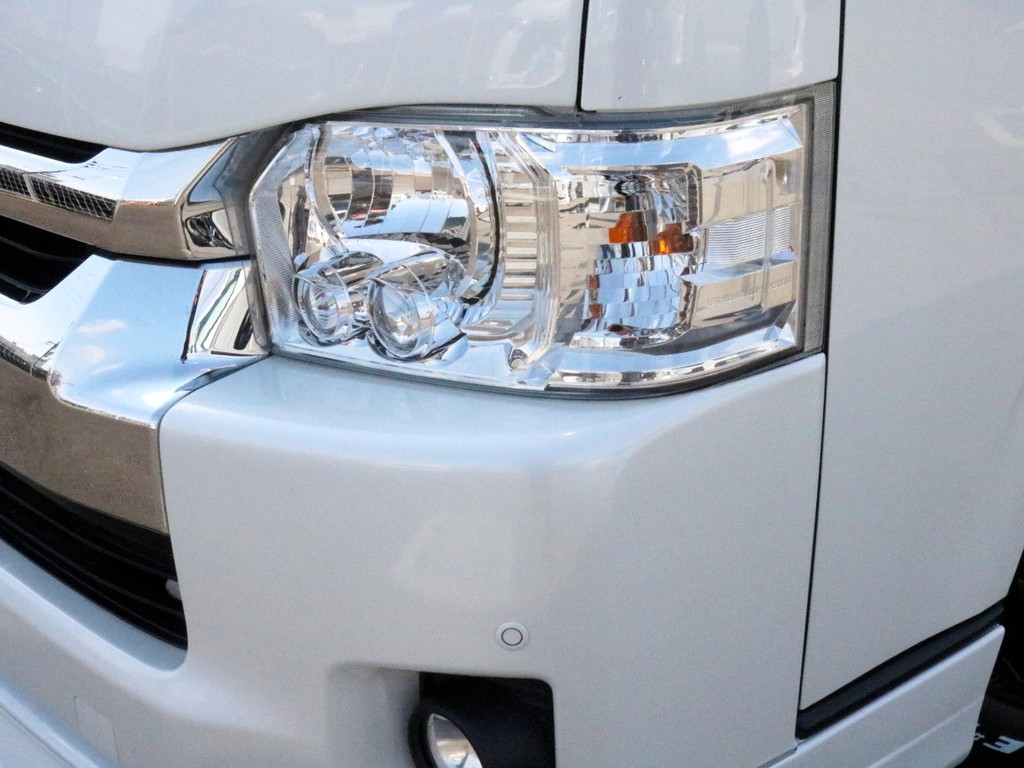 メーカーオプションのLEDヘッドライトも装着済み！　夜道を明るく照らしてくれます。