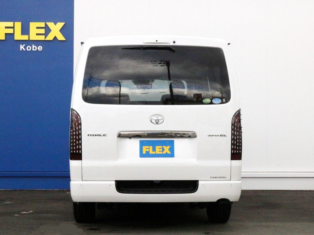 ハイエースをお探しならＦＬＥＸ神戸店へ！　神戸店の展示車両は勿論の事、全国のＦＬＥＸが保有するハイエースの中から貴方にぴったりの一台をお探し致します！