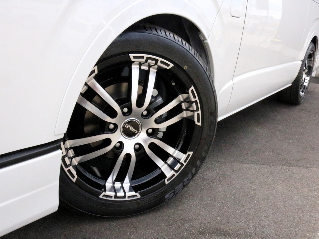 FLEXオリジナル　Delf02　17インチホイールを装着済み！　タイヤはTOYO　H20タイヤを合わせています。