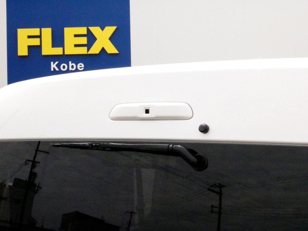 勿論、未登録新車なので6型から新たに加わったメーカーオプションのデジタルインナーミラー、パノラミックビューモニター、インテリジェントクリアランスソナーを完備しています！