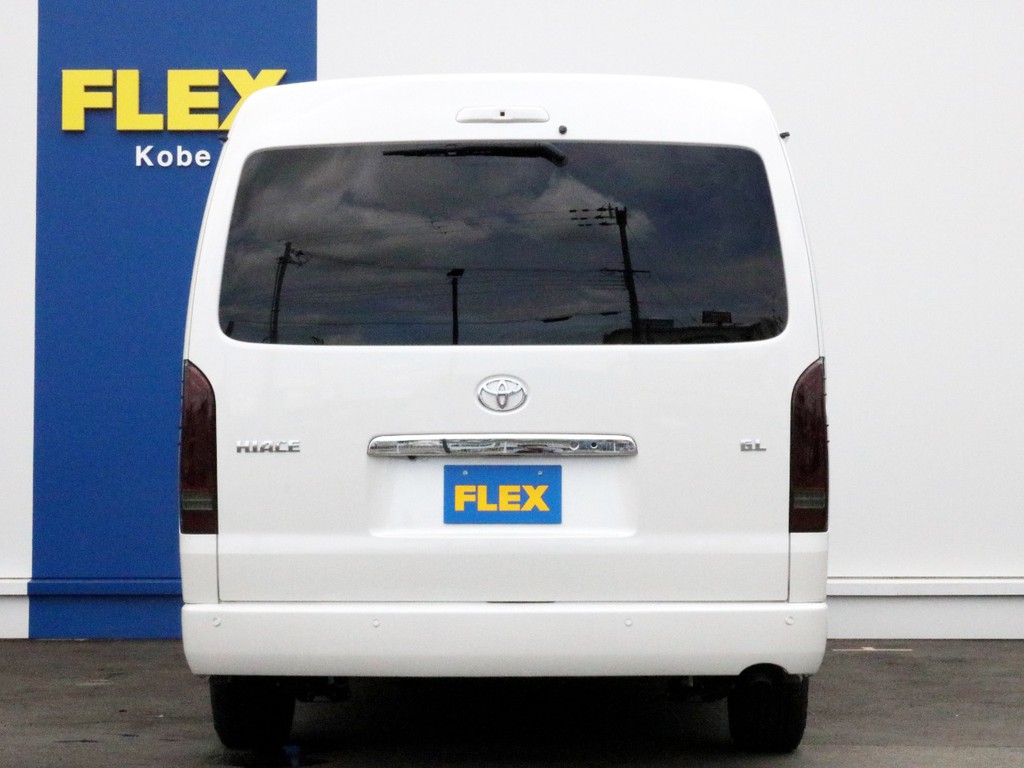 ハイエースをお探しならFLEXハイエース神戸店まで！　神戸店の展示車両は勿論、全国のFLEXが保有するハイエースの中から貴方にぴったりの一台をお探し致します！