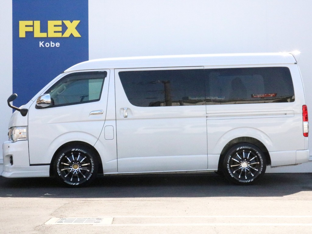 車高はあえて純正のままですが、車高調整等のご要望が御座いましたらお気兼ねなくお申し付け下さい。その際には車高公認取得致しますので継続車検の際も安心です。