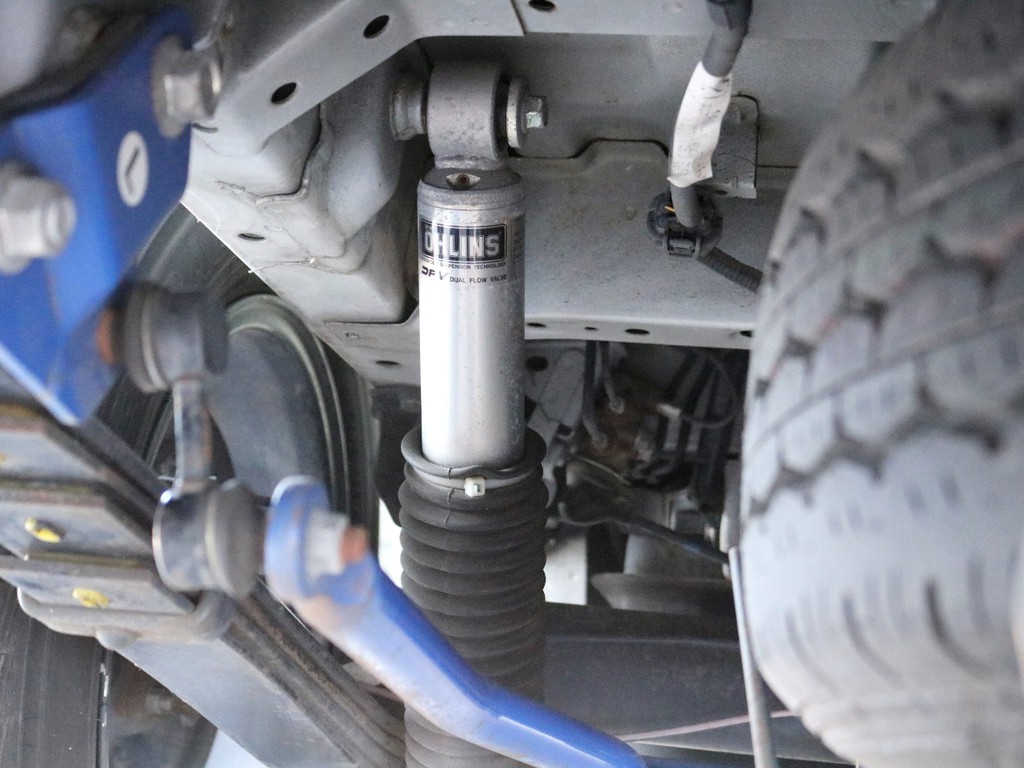 足回りには乗り心地改善や車体の安定性をもたらすオーリンズ ショックアブソーバー＆クスコ リヤススタビライザーを装着済み！