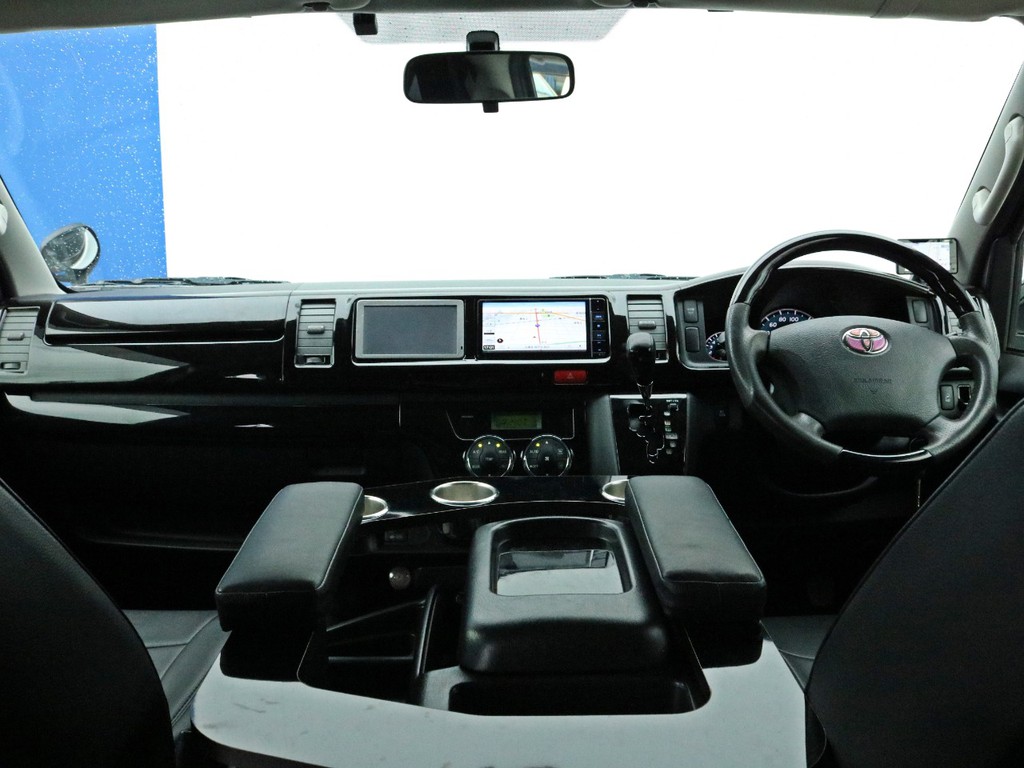 新車時当店製作の人気のシートアレンジ車【シートレックG】が入庫！　２列目・３列目にベンチシートを搭載し、前向き・後ろ向き・フルフラットとマルチなシート転回により目的や用途に応じて多目的に使える１台！