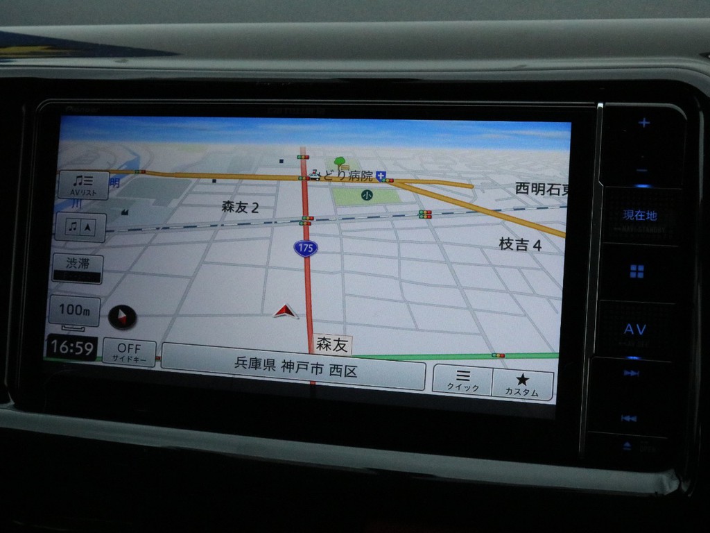 カロッツェリアSDナビ（AVIC-RW810）を搭載！　ナビとしては勿論、オーディオや映像モニターとしても活用頂けます。バックカメラの映像はナビモニターに描写されます。