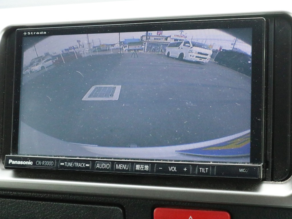 バックカメラも完備！　バックカメラの映像はナビモニターに描写されます。
