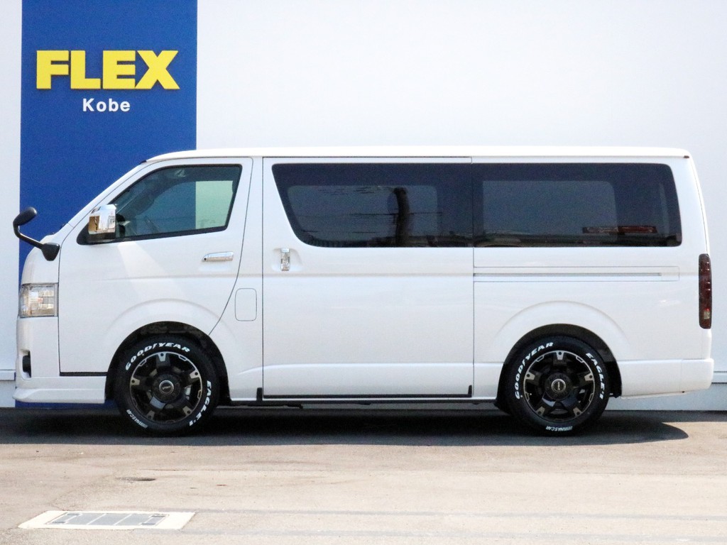 1.15インチローダウン施工済み！　車高公認取得するので車検の際も安心です。寒冷地仕様なのでスライドドアの下には凍結でドアが開かなくなるトラブルを防止するアウトサイドモールディングが設置されています。