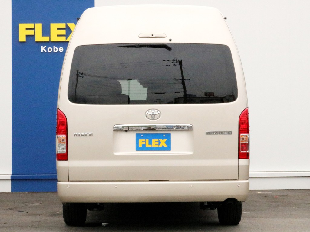 ハイエースをお探しならＦＬＥＸ神戸店へ！　神戸店の展示車両は勿論の事、全国のＦＬＥＸが保有するハイエースの中から貴方にぴったりの一台をお探し致します！