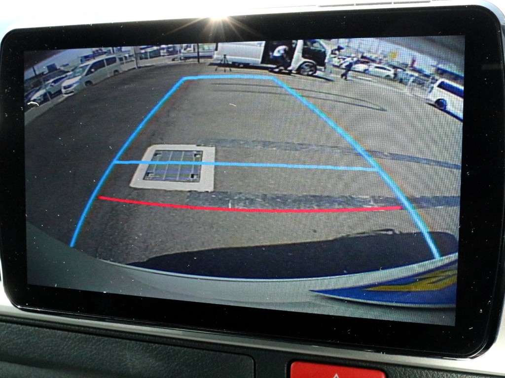 パナソニックストラーダCN-F1XDを完備！　ナビとしては勿論ブルーレイ再生可能なオーディオ機器としても活用可能です！　バックカメラ連動施工済みなのでバックカメラの映像もこちらで確認できちゃいます♪