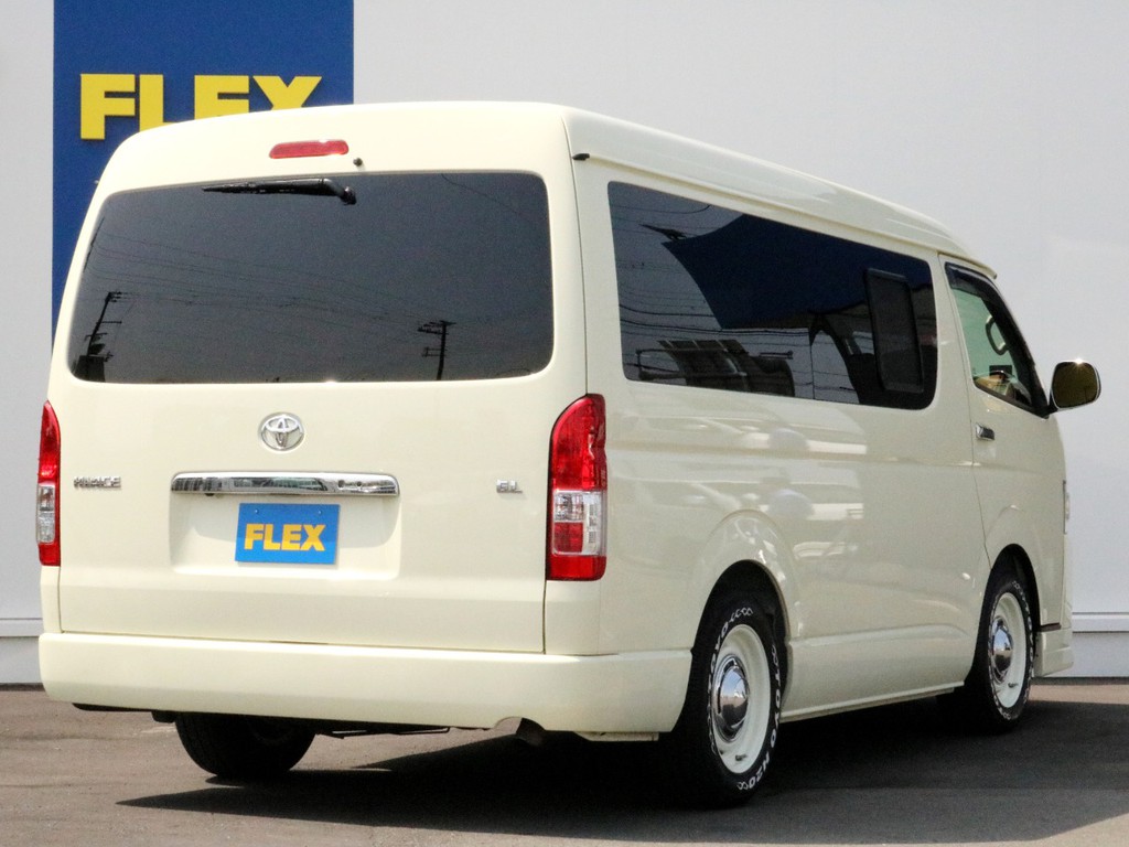 テールランプも寒冷地仕様のバックフォグ付き！　ハイエースの事なら専門店のＦＬＥＸハイエース神戸へ！　経費が使えるリースやローンを使った販売など新たなハイエースライフを始めるお手伝いを致します！
