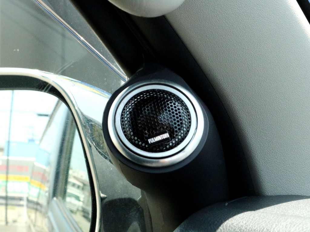 フロントツイーターを装着済み！　純正よりも車内の音響が改善されています。