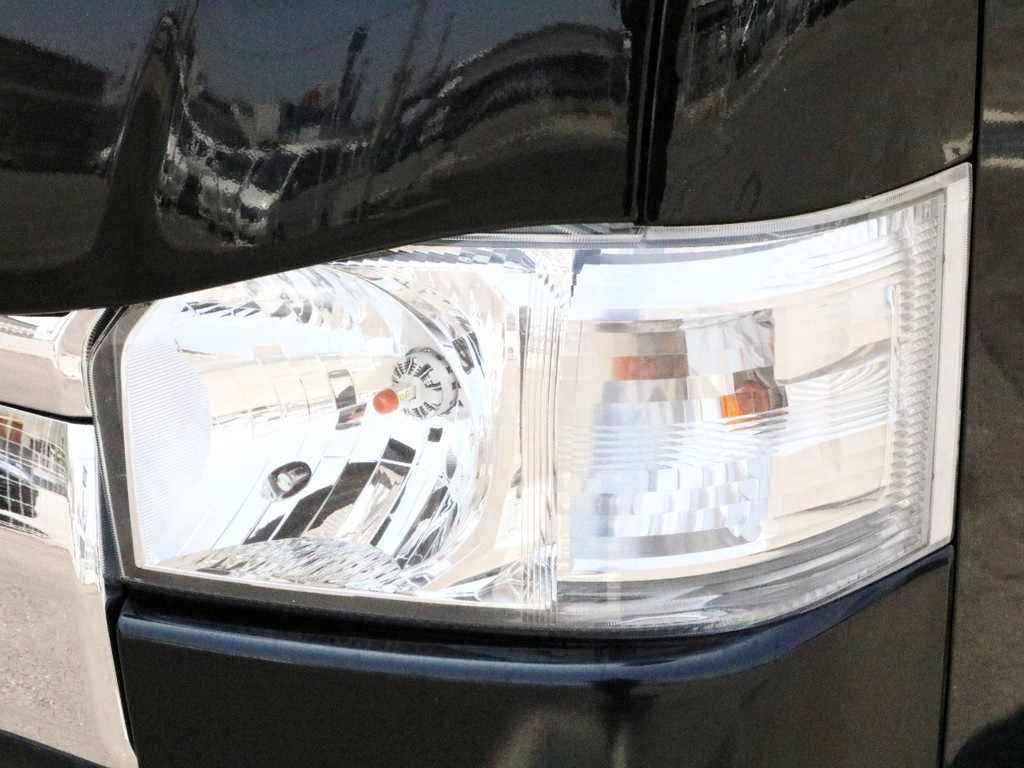 LEDヘッドライトバルブ＆LEDポジション灯を装着！　暗い夜道を明るく照らし、外部からも車両を認識し易くしてくれます。