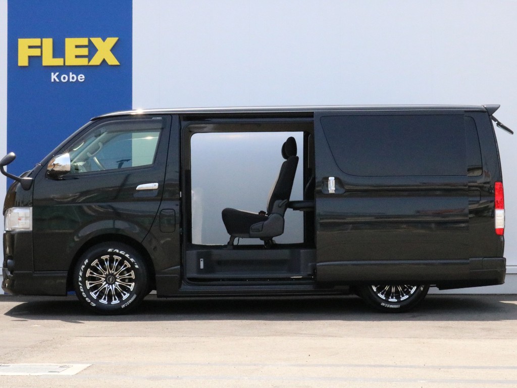 新車時メーカーオプションの両側パワースライドドアも完備！　乗り降りや荷物の積み下ろしがとても楽になります。風通しも良いので停車時の急速換気にもご活用頂けます。