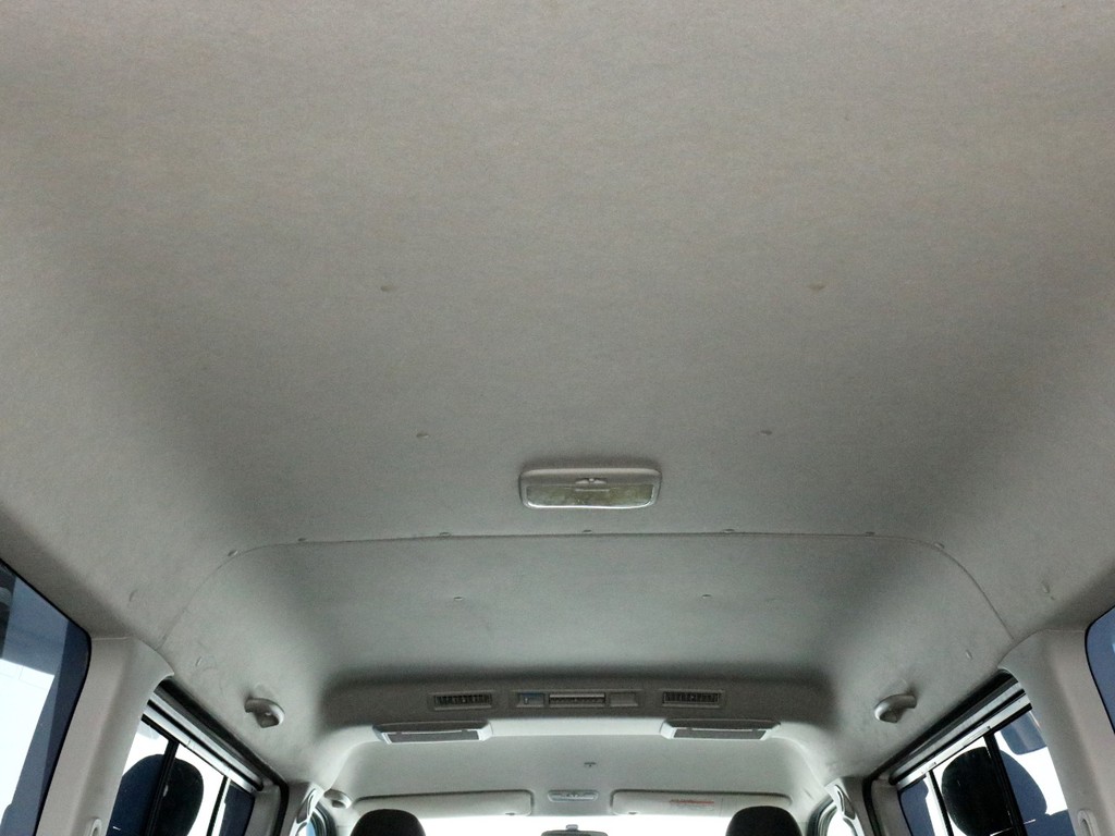 中古のバンはどうしても天井内張りに傷がつきがちですが本車両の天井内張りは比較的綺麗な状態を保っています。ロープライスで状態が良いのでリノカのベース車両などにもご活用頂けます。