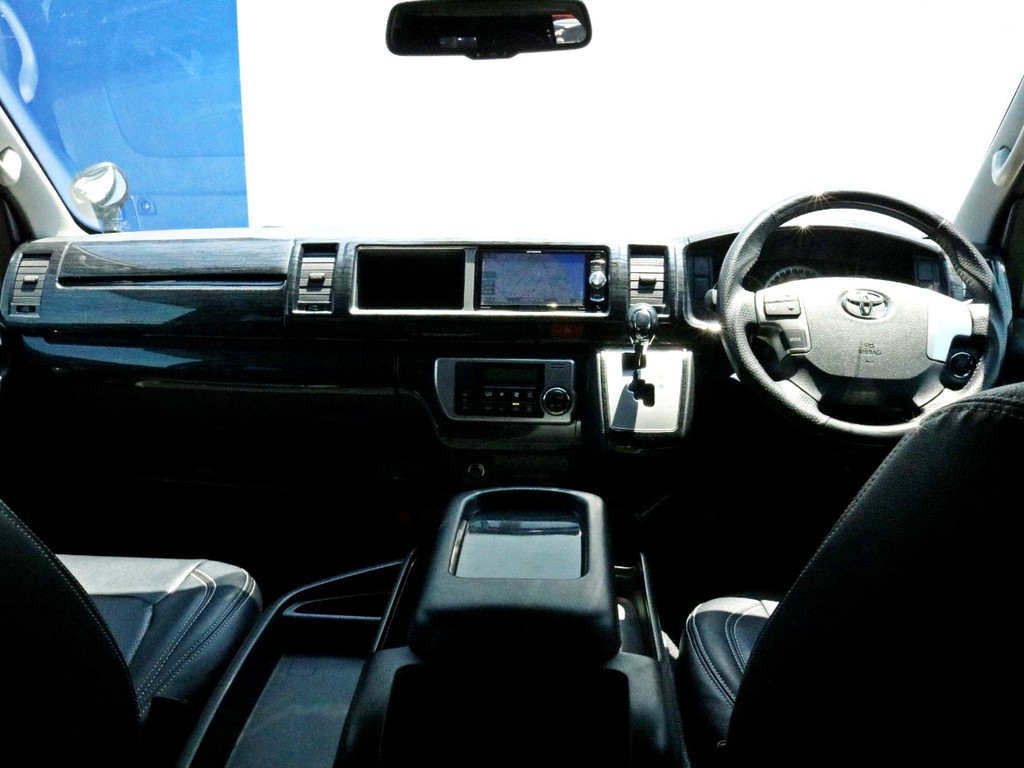 走行距離1万6千キロの低走行車！　LEDヘッドライト・パワースライドドア・プッシュスタート等の新車時メーカーオプションも多数完備！　インテリアパネル＆シフトノブ＆コンビハンドルも装着済み！