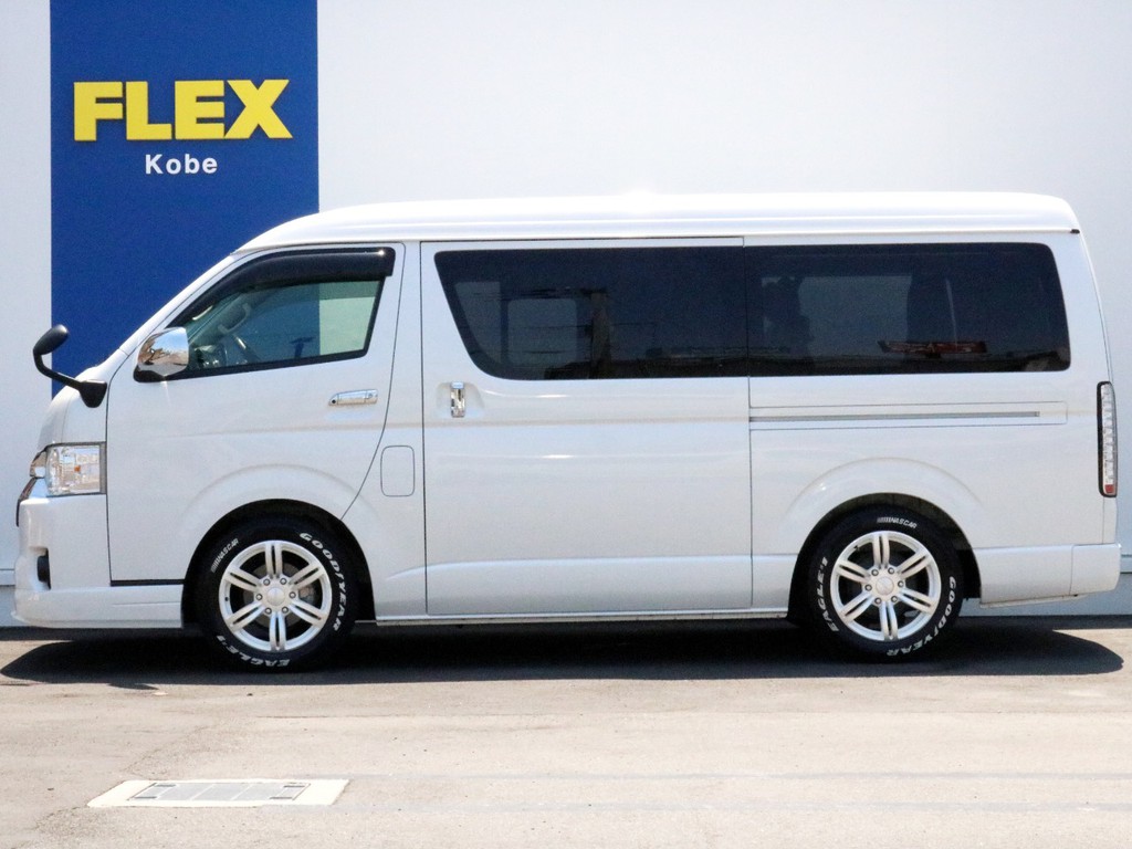 2インチローダウン施工済みなので乗り降りが純正より楽にできちゃいます♪　車高公認取得するので継続車検の際も安心です。