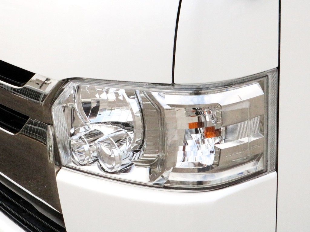 ダークプライム特別仕様車なのでLEDヘッドライトが標準装備されています！　暗い夜道を明るく照らしてくれます。
