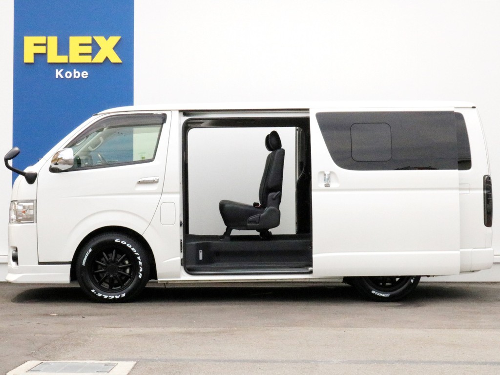バンタイプは両側スライドドアなので人の乗り降りや荷物の積み下ろしが両側から行えます。停車時の急速換気にもご活用頂けます。