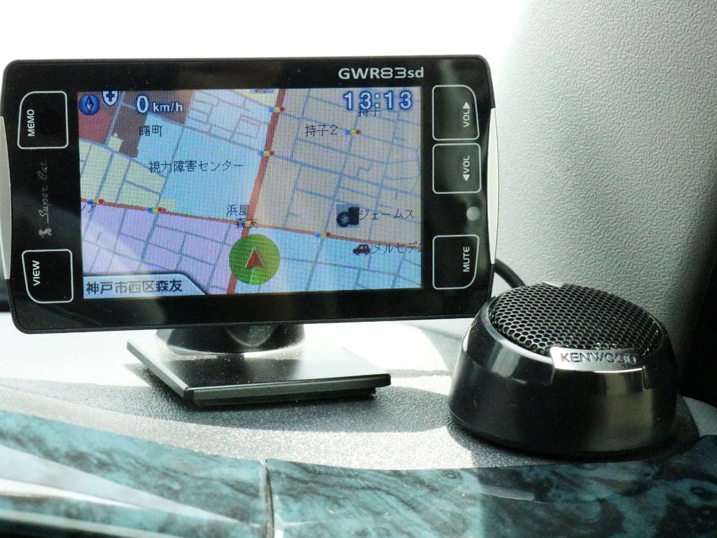 レーダー＆ツイーターも完備！　小型スピーカーであるツイーターは、リアゲートに設置されたリアスピーカーと相まって心地よい音響を作り出してくれます。