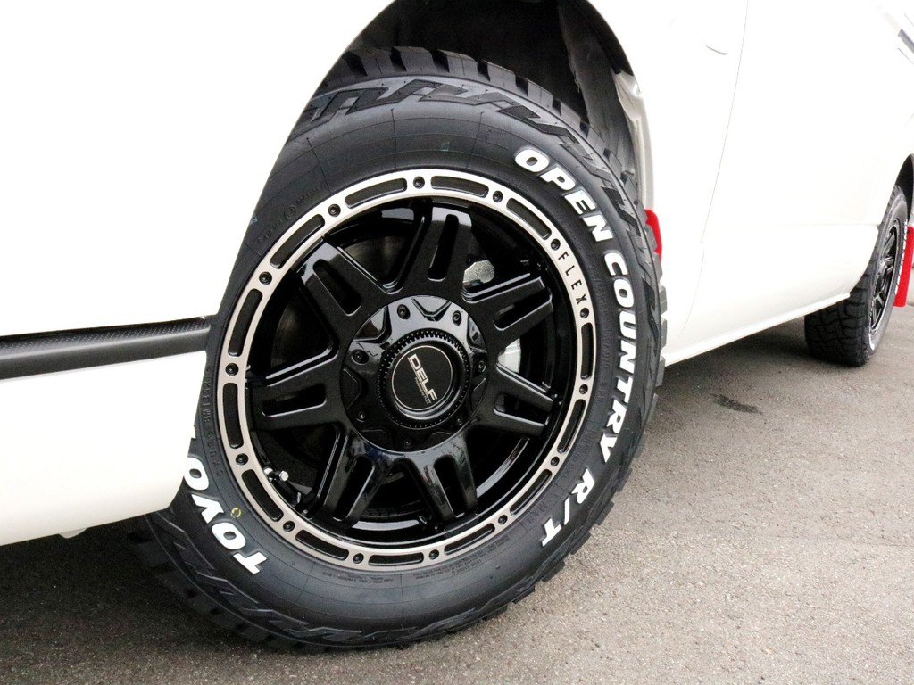 オフロード感のあるFLEX　Delf04　16インチAWを装着済み！　タイヤは走破性の高いTOYOオープンカントリータイヤを合わせています。