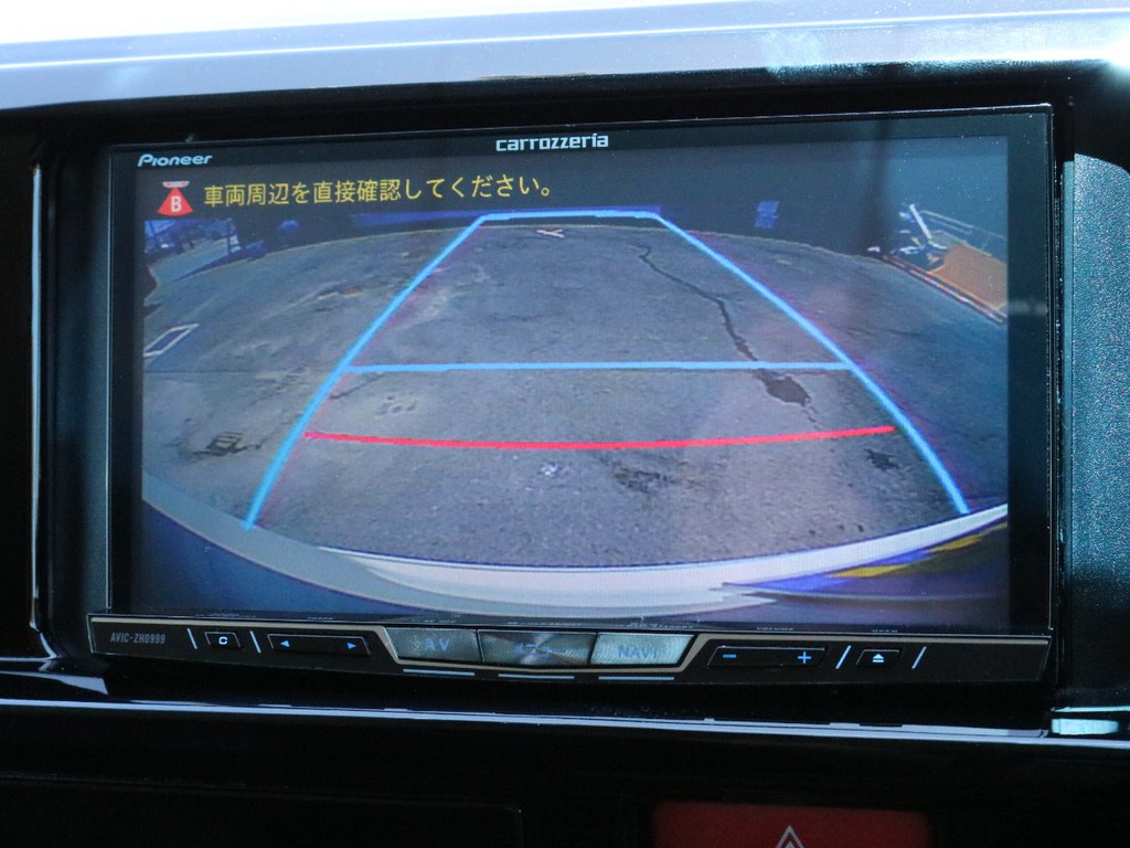 カロッツェリアサイバーナビAVIC-ZH0999を完備！　ナビとしては勿論、オーディオや映像モニターとしてもご活用頂けます。バックカメラ連動施工済みなので、バックカメラの映像もばっちり映ります！