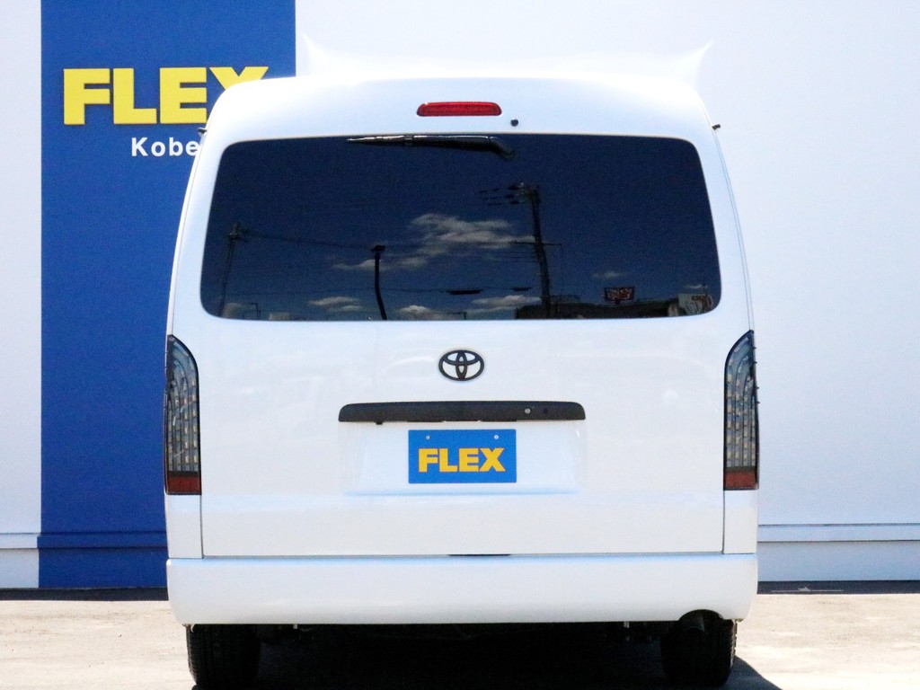 ハイエースをお探しならＦＬＥＸ神戸店へ！　神戸店の展示車両は勿論、全国のＦＬＥＸが保有するハイエースの中から貴方にぴったりの一台をお探し致します。