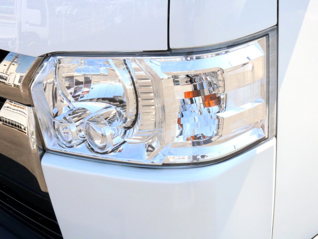 ダークプライム特別仕様車なのでLEDヘッドライトは標準装備されています。夜道を安定して明るく照らしてくれます。