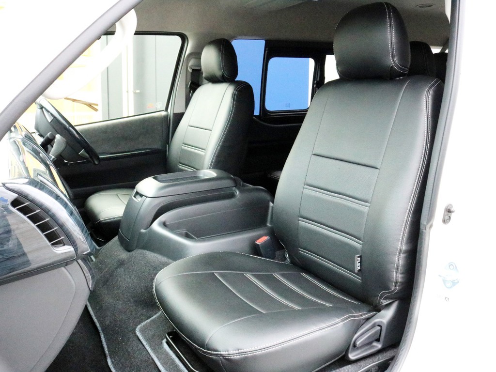 FLEXオリジナルレザー調シートカバーを装着済みです。車内の高級感を演出すると共に、純正シートの保護効果も期待出来ます。
