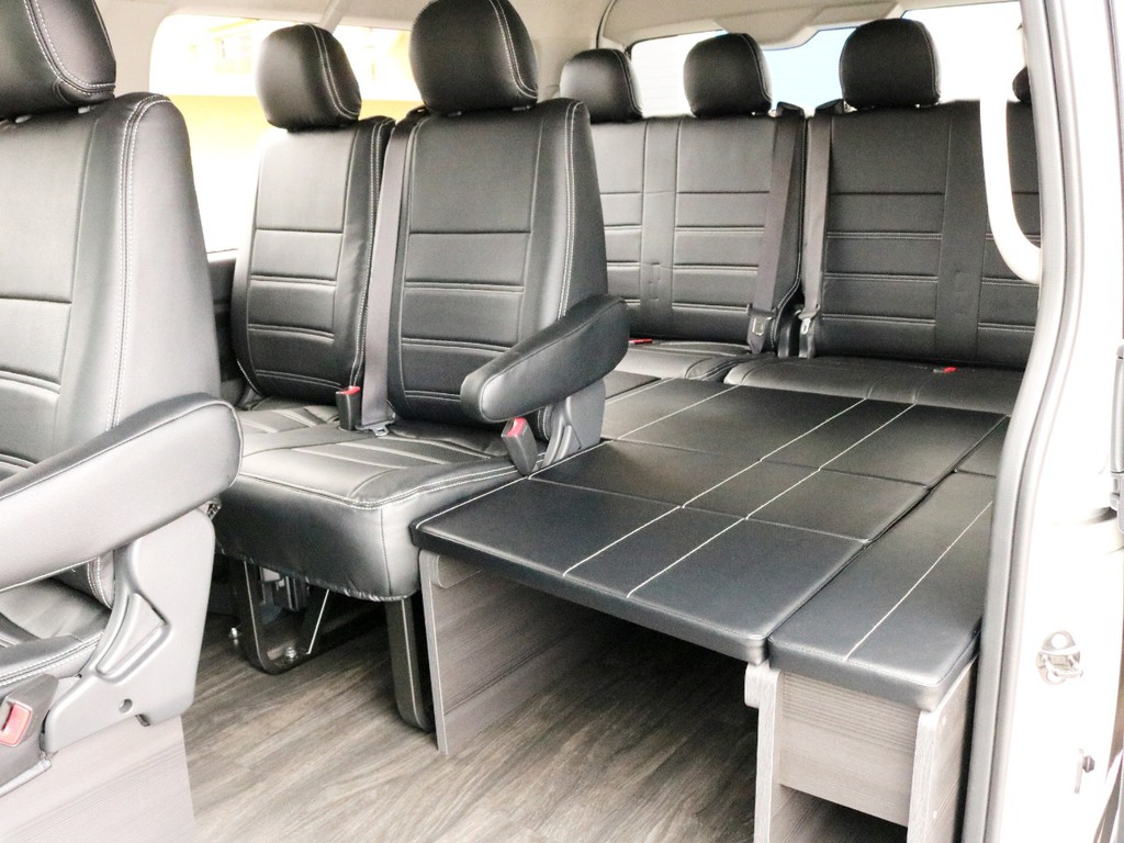 こちらがワゴンGL従来のシートを残したまま、車中泊を可能にしたゼロワゴンベッドキットです。ベッドパネルを外すことによって通常のワゴンGLと同じ使い方も可能です。