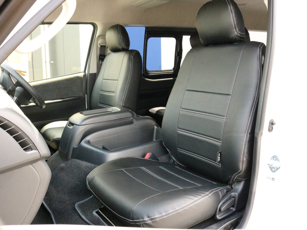 FLEXオリジナルレザー調シートカバーを装着済み！　車内の高級感を演出すると共に純正シートの保護効果も期待出来ます。