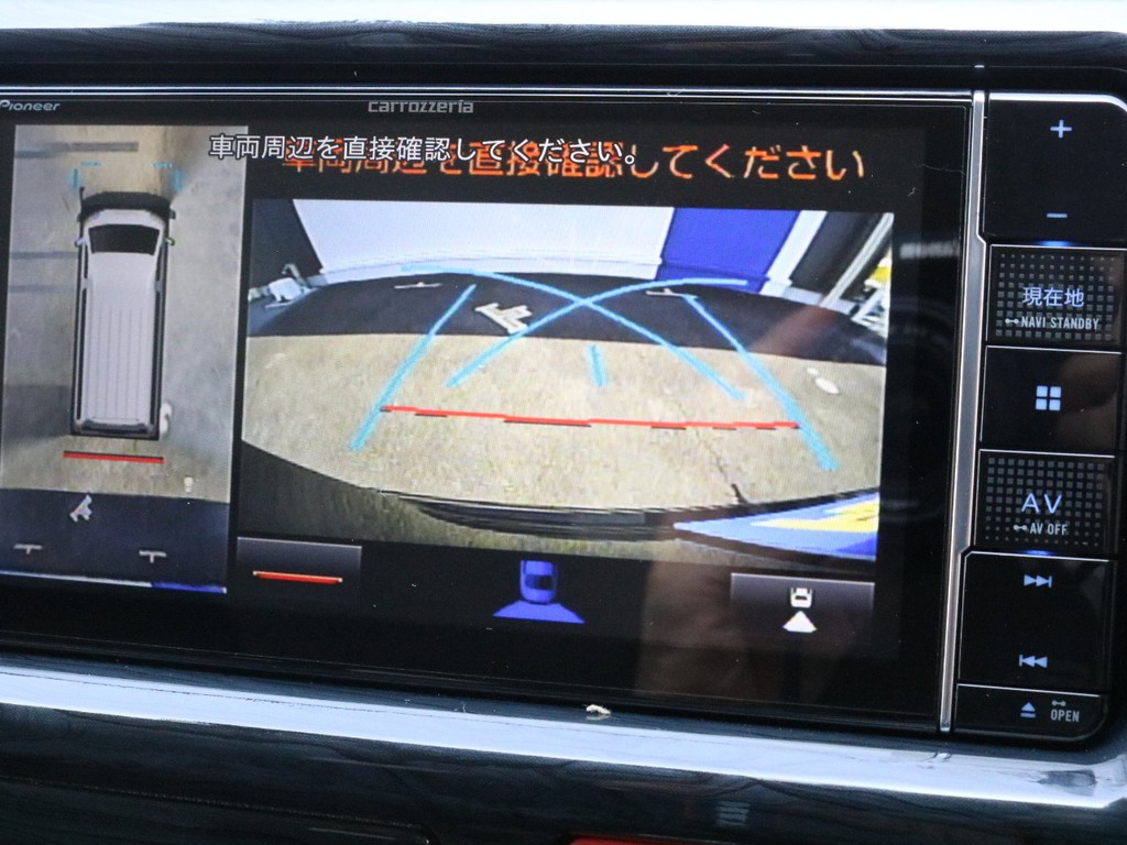 カロッツェリアSDフルセグナビを搭載！　ナビとしては勿論、オーディオや映像モニターとしてもご活用頂けます。バックカメラやパノラミックビューモニターの映像はナビモニターに描写されます。