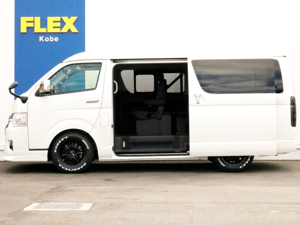 メーカーオプションのパワースライドドアを完備！　パワースライドドアは運転席からも開閉することが可能です。