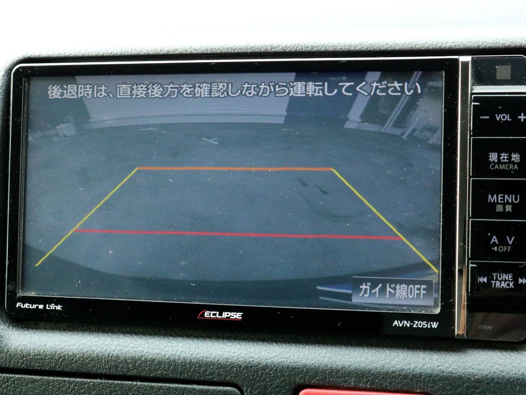 イクリプスSD地デジナビ（AVN-205IW）を搭載済み！　ナビとしては勿論、オーディオや映像モニターとしてもご活用頂けます。バックカメラの映像はナビモニターに描写されます。