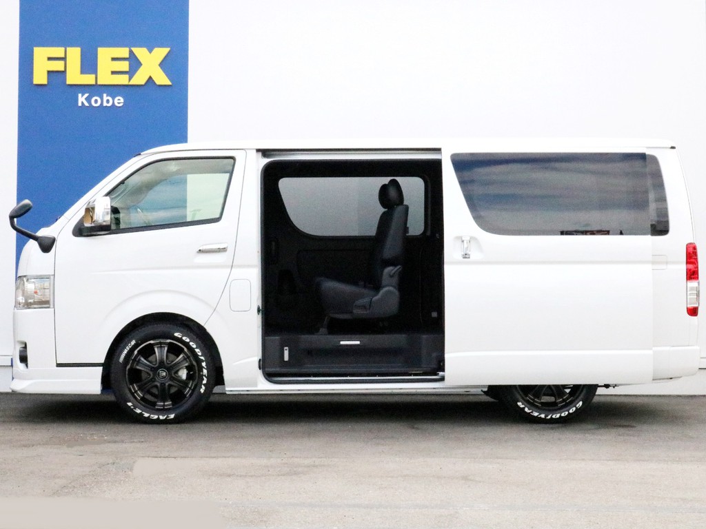 メーカーオプションの両側パワースライドドアを完備！　人の乗り降りや荷物の積み下ろしが楽になる他、停車時の急速換気にもご活用頂けます。