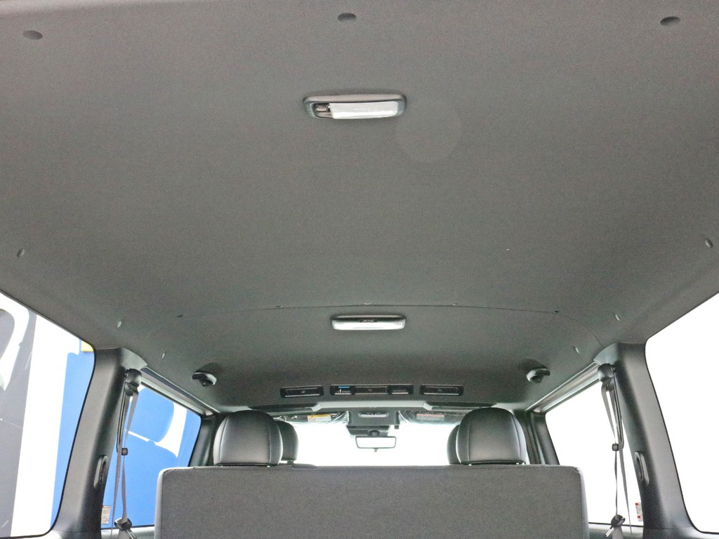 ダークプライムⅡ特別仕様車なのでダークルーフ＆ブラックピラー内装となっております。車内に黒の統一感があります。