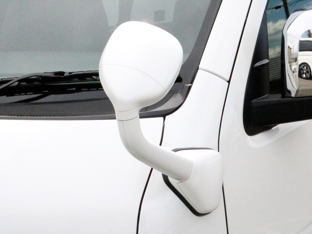 ガッツミラーもパールホワイト同色塗装済み！　車両全体に統一感があります。