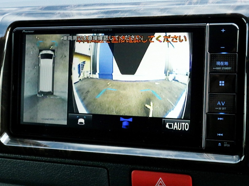 パノラミックビューモニターやバックカメラの映像はナビモニターに描写されます。